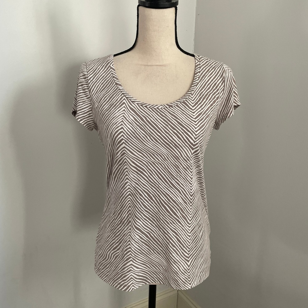 Ann Taylor Animal Print Shirt size Small Taupe White Chevron Stripe Normcore Top